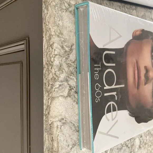 Audrey Hepburn, 60s icon by David Will New - Picture 2 of 3